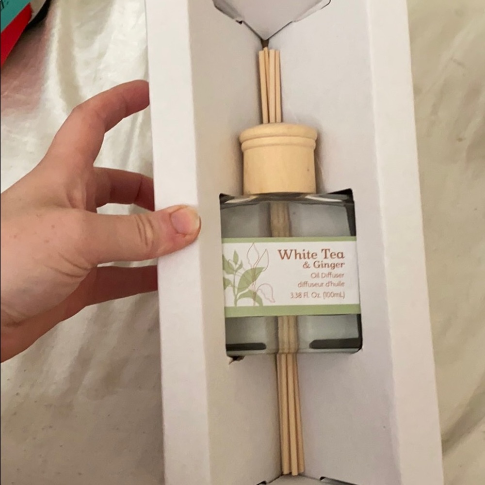 Rosy rings white tea and ginger oil diffuser
